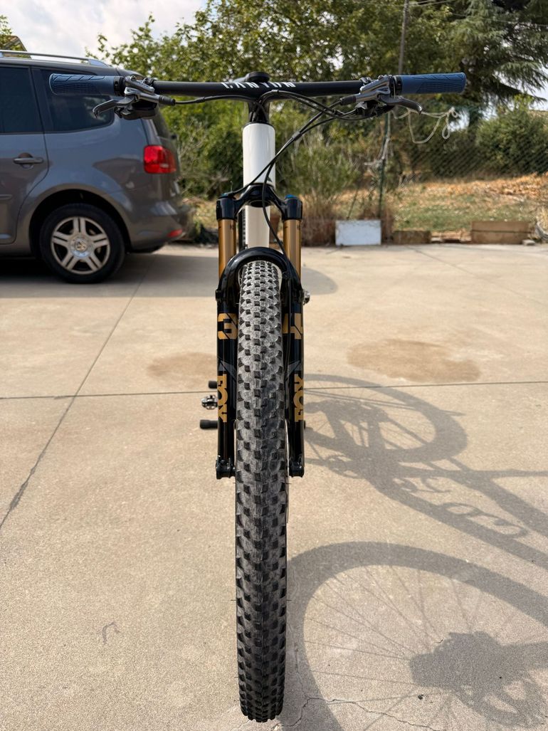 Käytetty Canyon Lux World Cup CFR Team Shimano XTR Di2 2024 Mountainbike — kuva 8 / 8