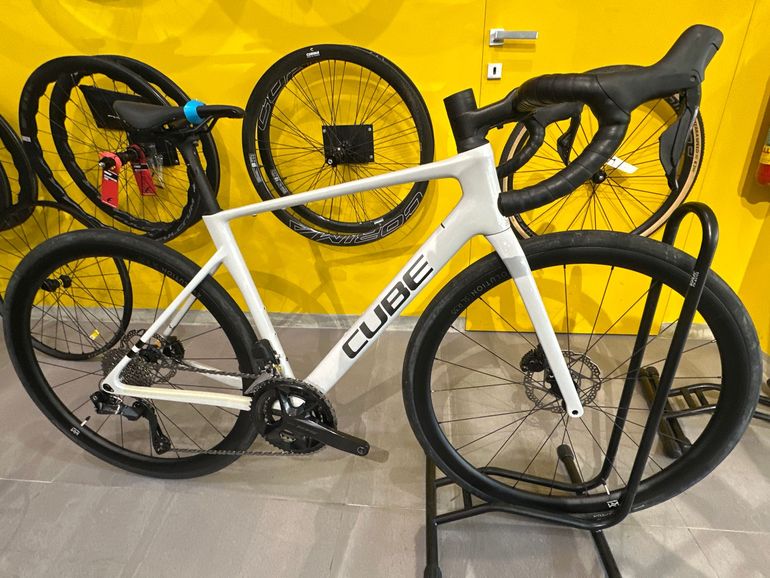 Brugt CUBE ATTAIN C:62, SLX 2025 2025 Road & Gravel — billede 2 af 6
