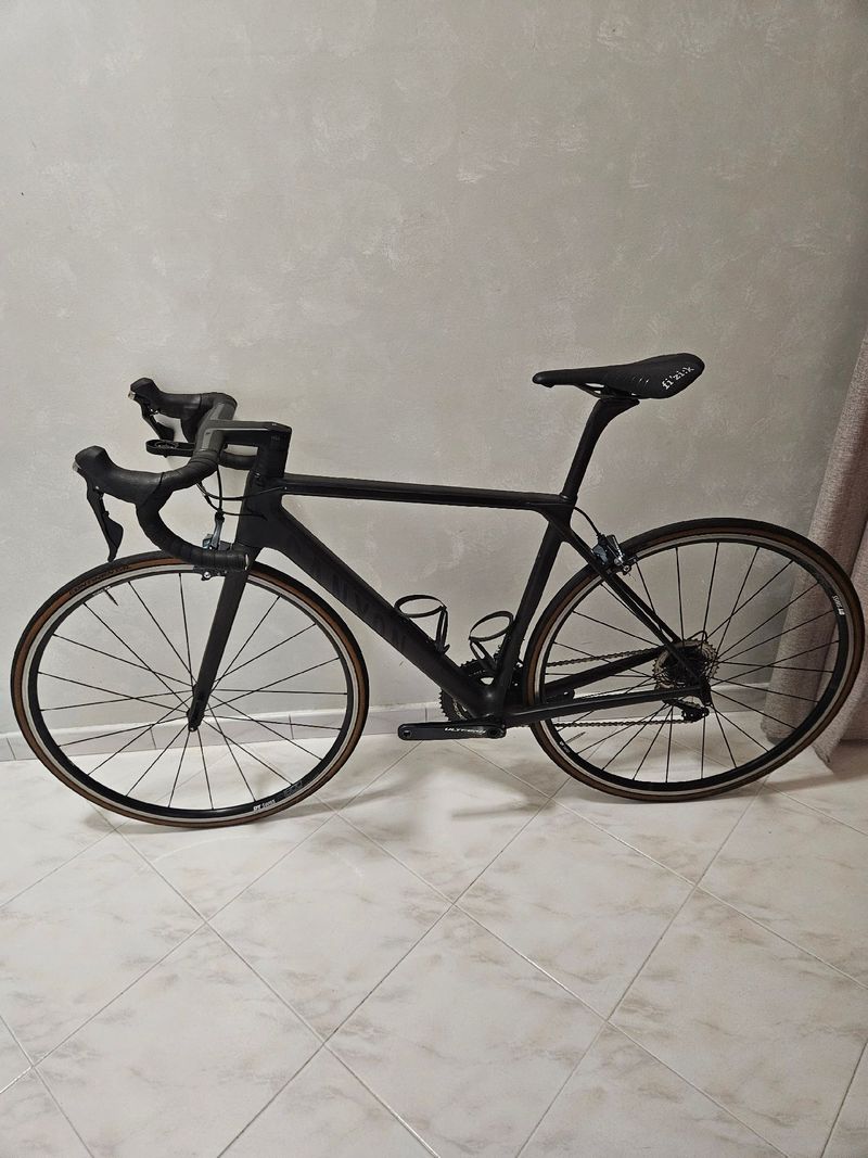 Used Canyon Ultimate CF SL 8 2022 2022 Road & Gravel