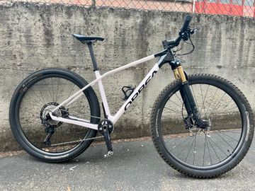 Tweedehands Orbea Alma Shimano Deore XT 2023 Mountainbike — afbeelding 1 van 9