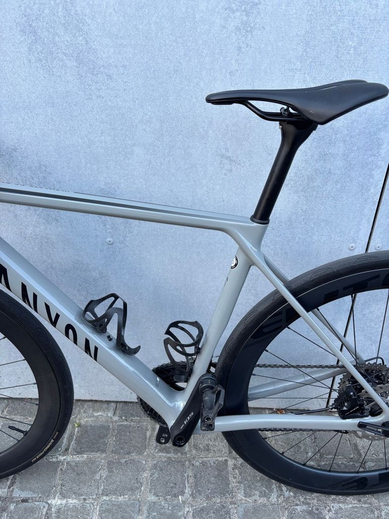 Używany Canyon Ultimate CF SL 7 Disc 2022 2022 Road & Gravel — zdjęcie 15 z 26