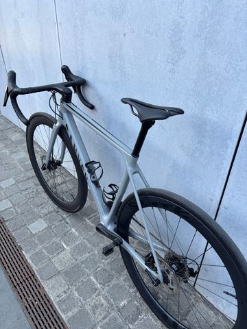 Używany Canyon Ultimate CF SL 7 Disc 2022 2022 Road & Gravel — zdjęcie 25 z 26