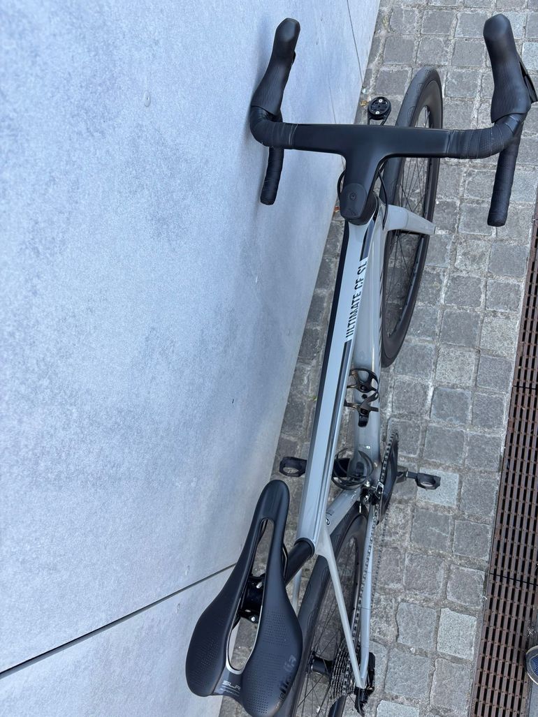Używany Canyon Ultimate CF SL 7 Disc 2022 2022 Road & Gravel — zdjęcie 9 z 26