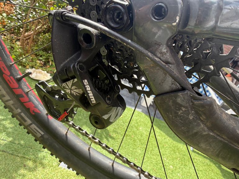 Used Commencal Meta V4 2017 2017 Mountainbike, Black — image 5 of 8