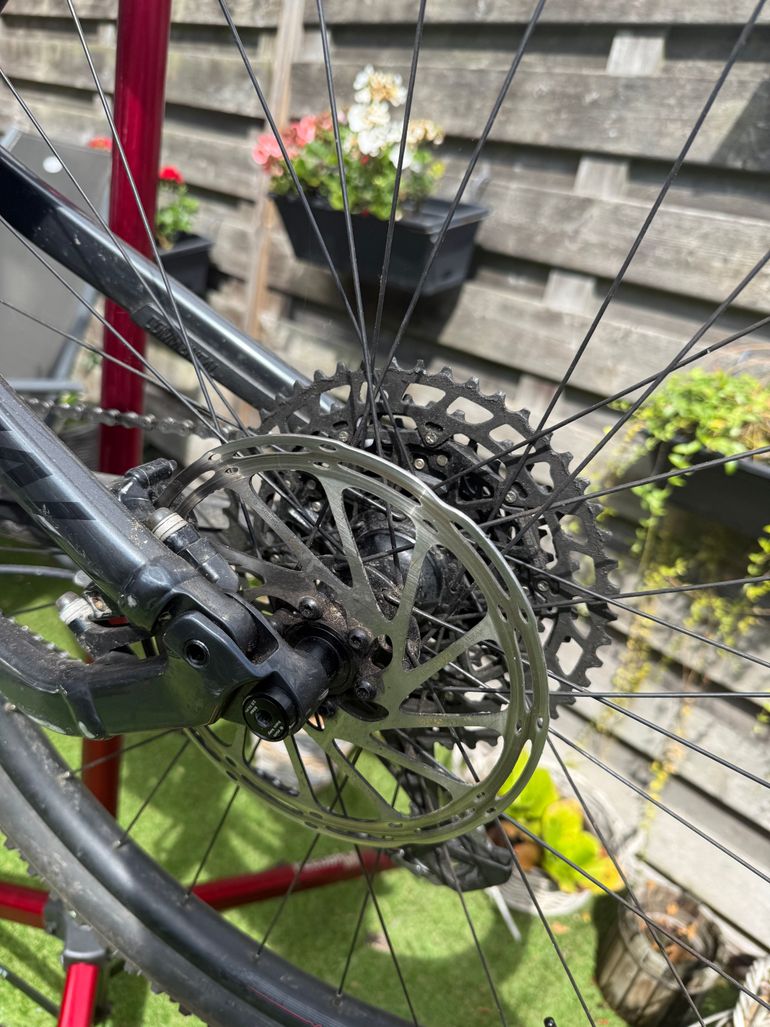 Used Commencal Meta V4 2017 2017 Mountainbike, Black — image 8 of 8