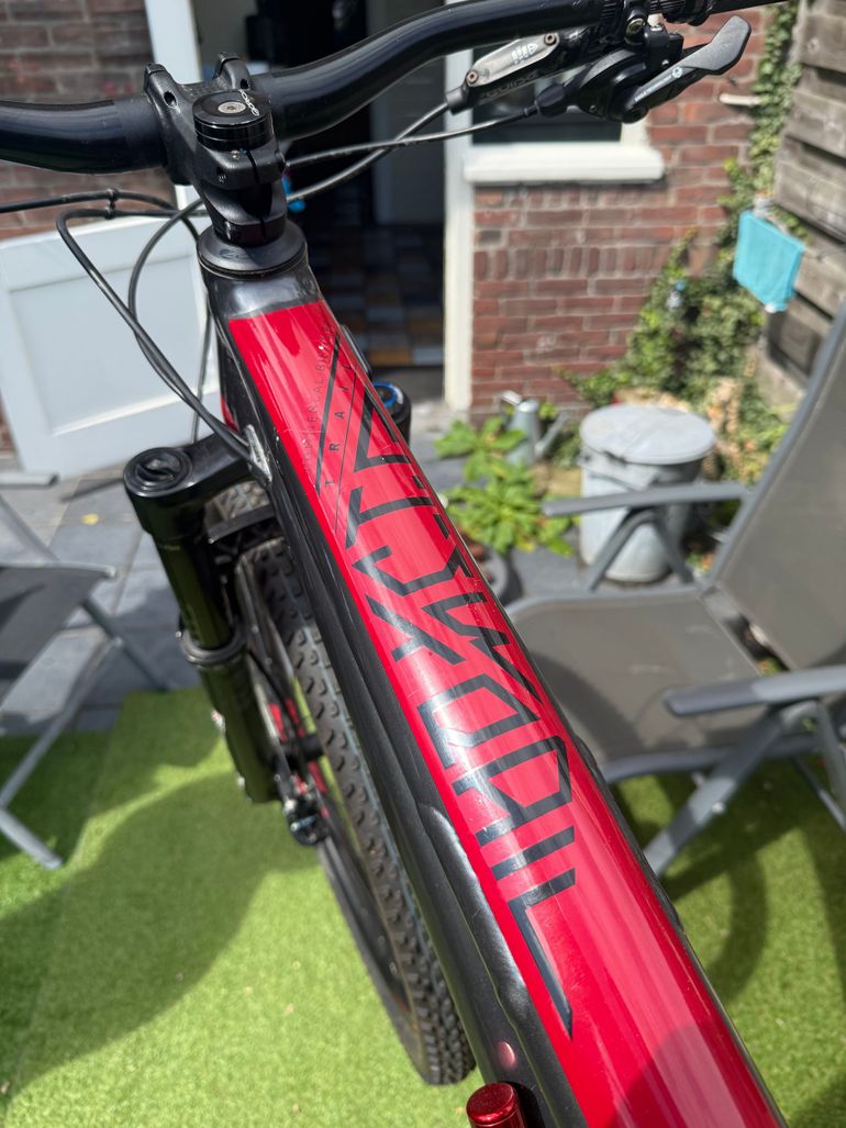Used Commencal Meta V4 2017 2017 Mountainbike, Black — image 7 of 8
