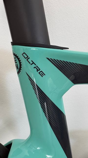 Brugt Bianchi Oltre Comp Ultegra Di2 2024 2024 Road & Gravel — billede 7 af 18
