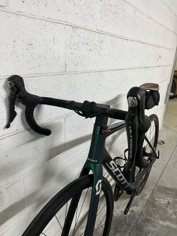 Used Scott Addict 20 2022 2022 Road & Gravel, Green — image 4 of 12