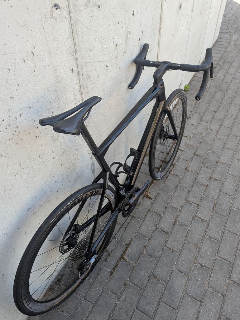 Used BMC Roadmachine 01 FIVE 2022 2022 Road & Gravel, Black — image 4 of 9