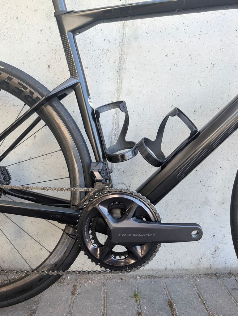 Used BMC Roadmachine 01 FIVE 2022 2022 Road & Gravel, Black — image 6 of 9