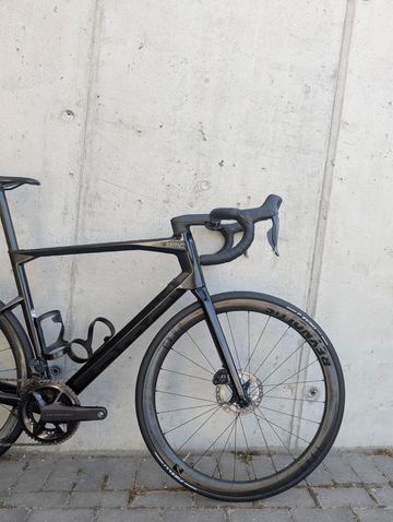 Used BMC Roadmachine 01 FIVE 2022 2022 Road & Gravel, Black — image 3 of 9