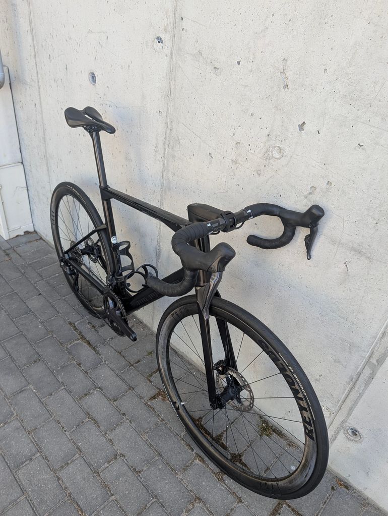Used BMC Roadmachine 01 FIVE 2022 2022 Road & Gravel, Black — image 5 of 9