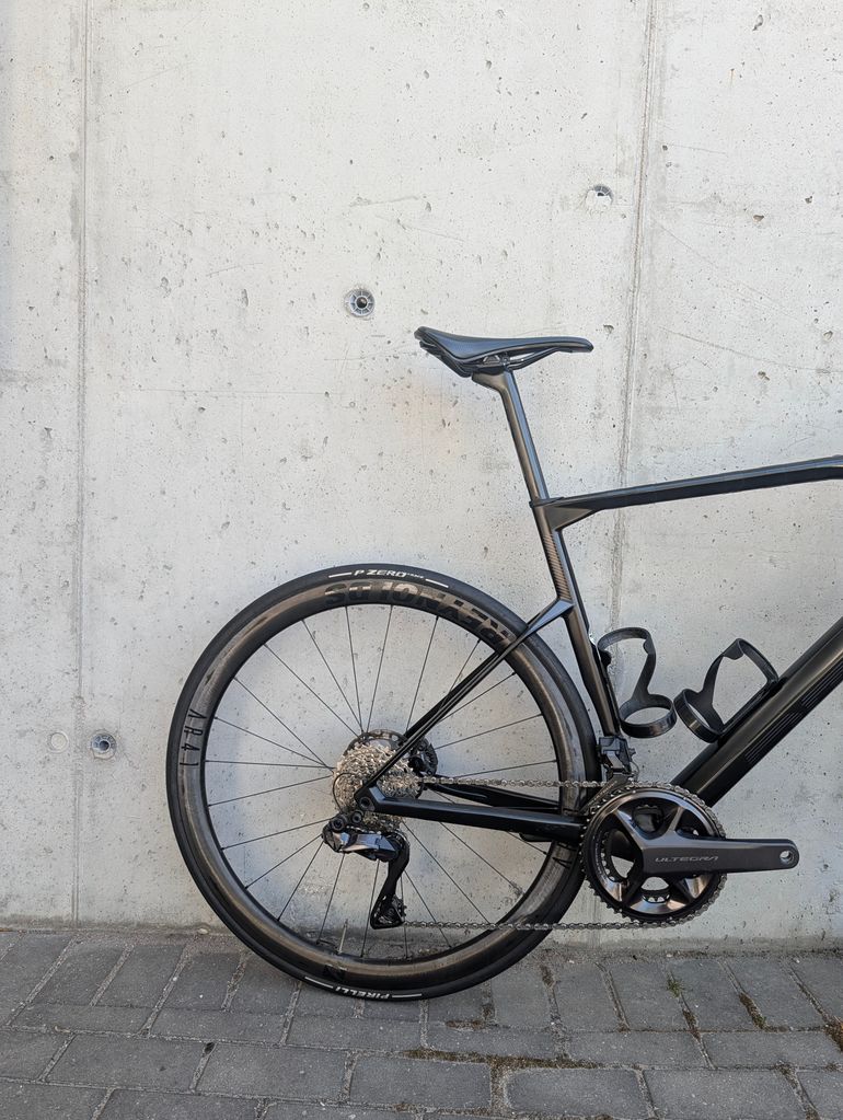 Used BMC Roadmachine 01 FIVE 2022 2022 Road & Gravel, Black — image 2 of 9