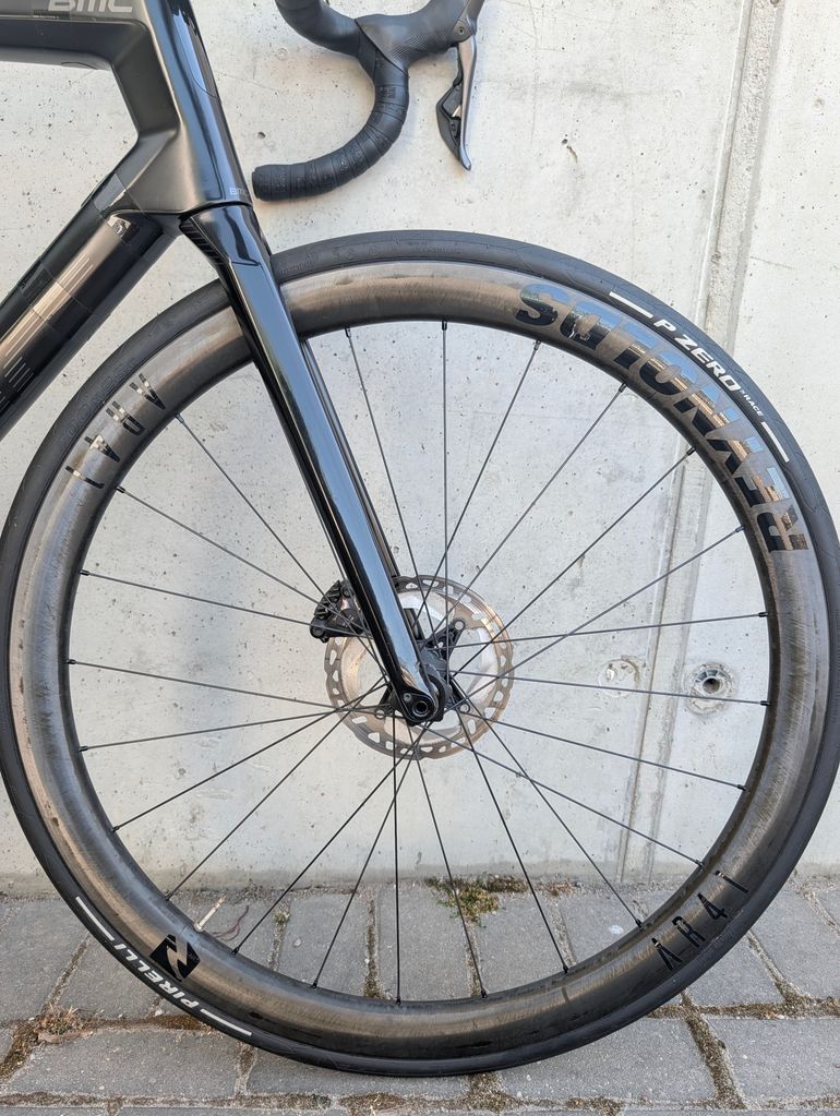 Used BMC Roadmachine 01 FIVE 2022 2022 Road & Gravel, Black — image 8 of 9
