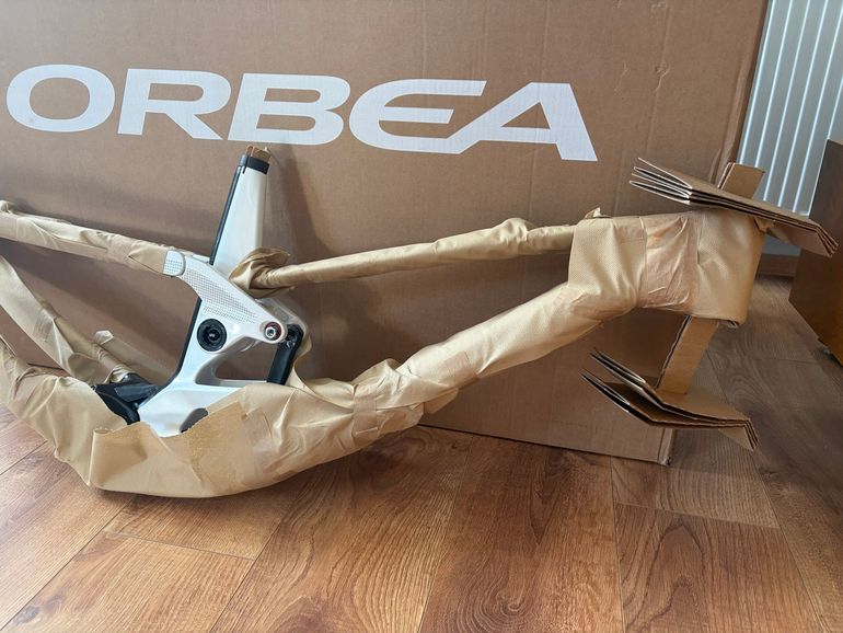 Gebrauchtes Orbea Rallon Enduro 2026 Frameset 2026 Mountainbike, Weiß, 29, 27.5 — Bild 2 von 3