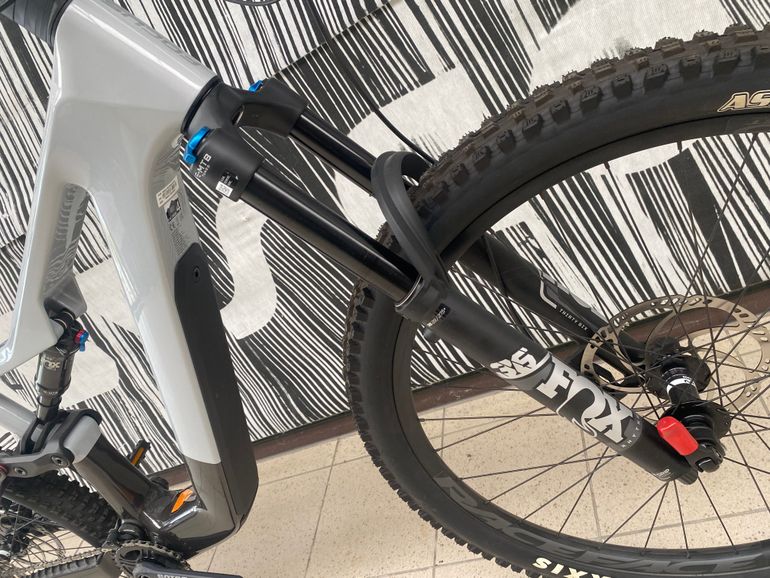 Used Focus JAM² SL 8.8 2023 2023 Mountainbike, Light Gray, 29 — image 3 of 10
