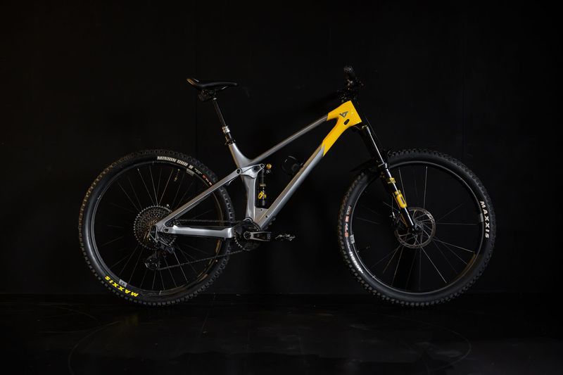 Použité YT Industries Izzo UNCAGED 11 29 2023 2023 MTB