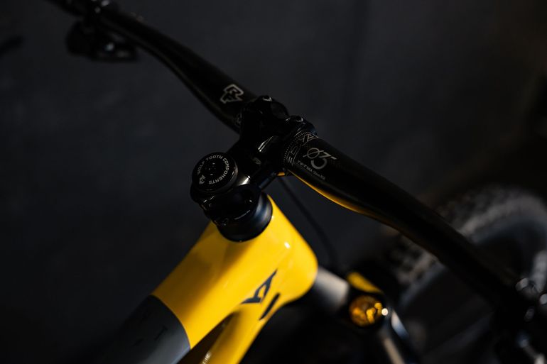 Gebrauchtes YT Industries Izzo UNCAGED 11 29 2023 2023 Mountainbike, Orange — Bild 7 von 9