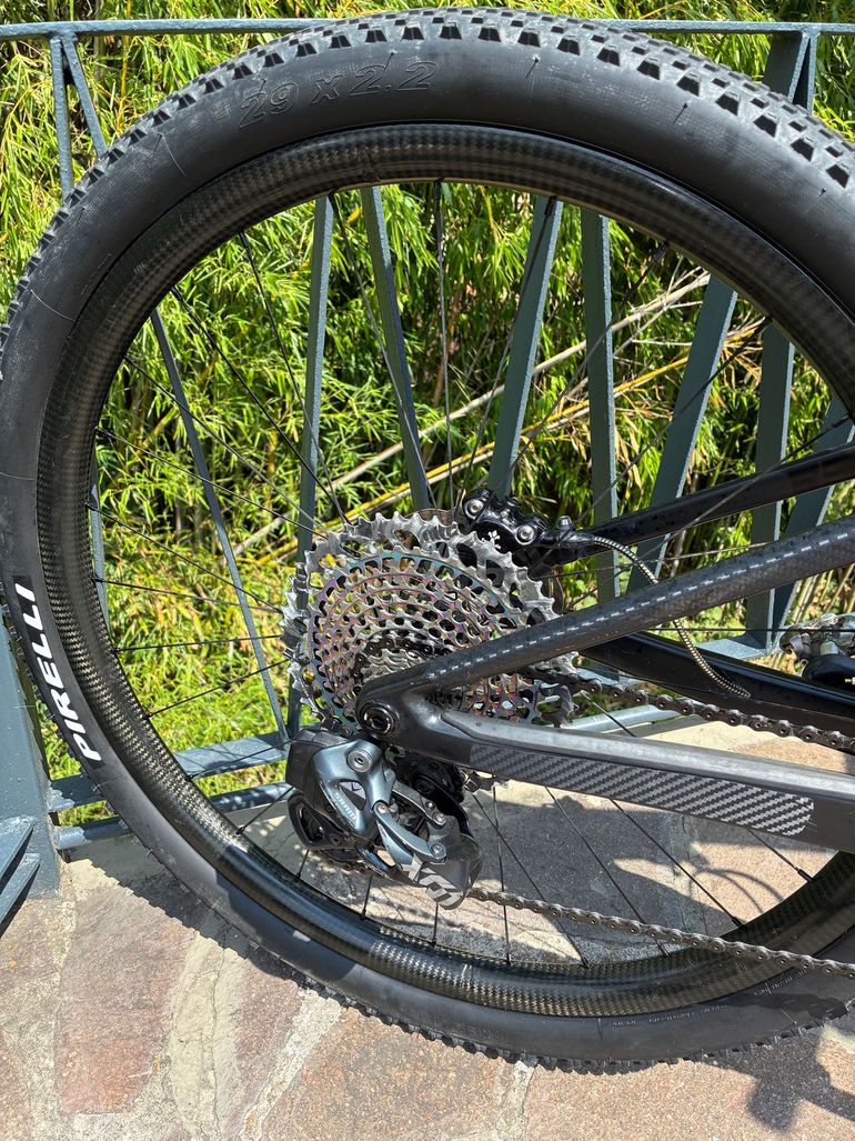 Käytetty BMC Fourstroke 01 ONE 2023 2023 Mountainbike — kuva 2 / 10