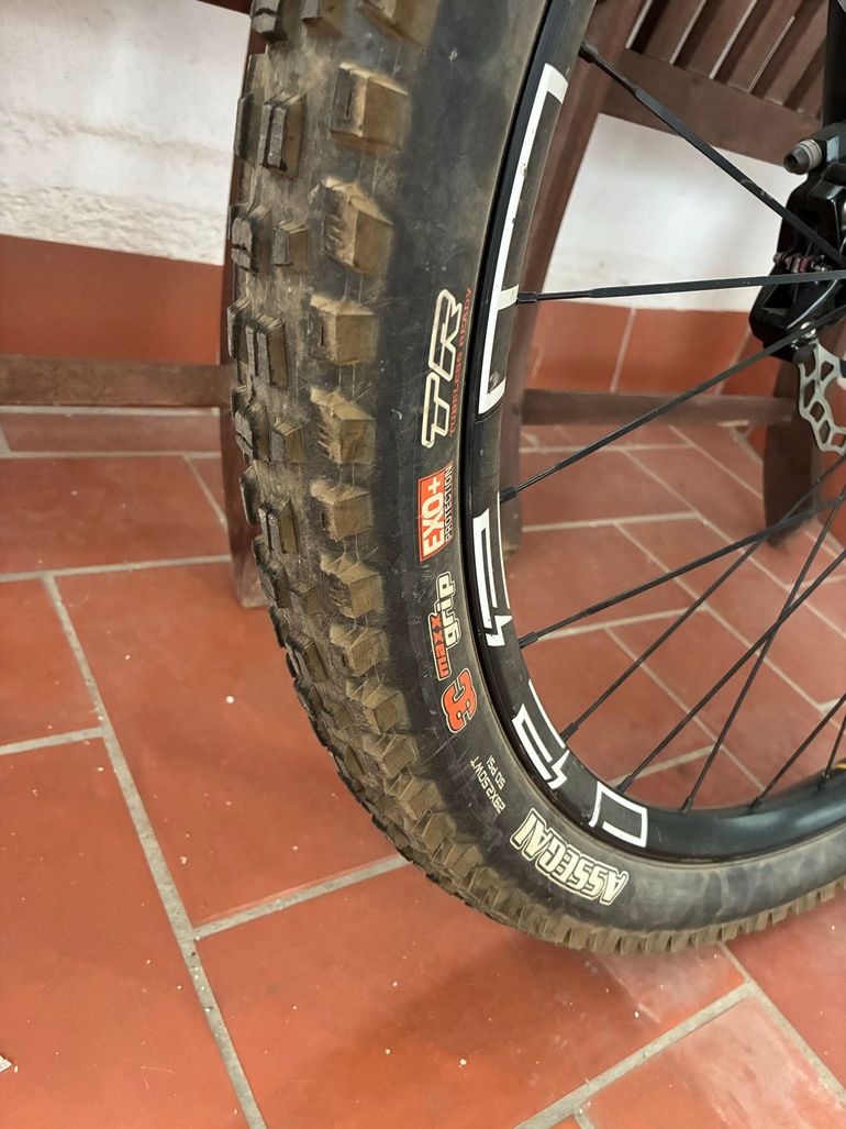 Used Mondraker Foxy Shimano Deore 2023 Mountainbike, Light Gray, 29 — image 9 of 10
