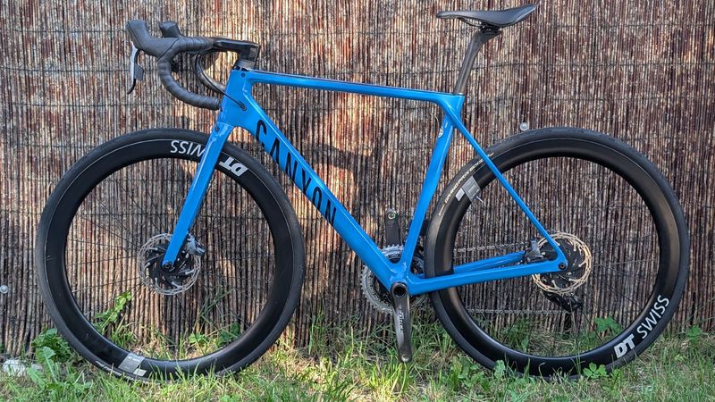 Used Canyon Ultimate CF SLX 8 Disc eTap 2022 2022 Road & Gravel