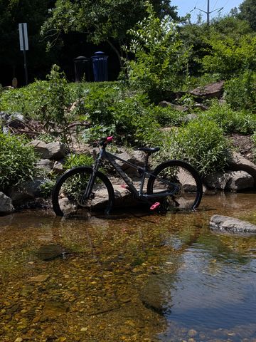 Used Giant Talon 2 2022 2022 Mountainbike, Light Gray, 27.5, 29 — image 2 of 6