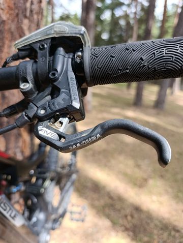 Used Whistle B-Rush Shimano SLX 2025 Mountainbike, Red — image 7 of 8