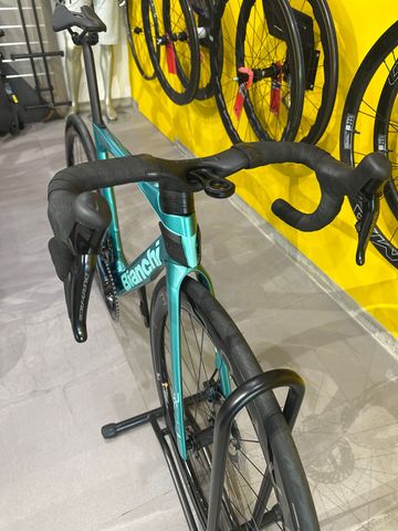 Used Bianchi Oltre RC 2026 2026 Road & Gravel, Green — image 5 of 8