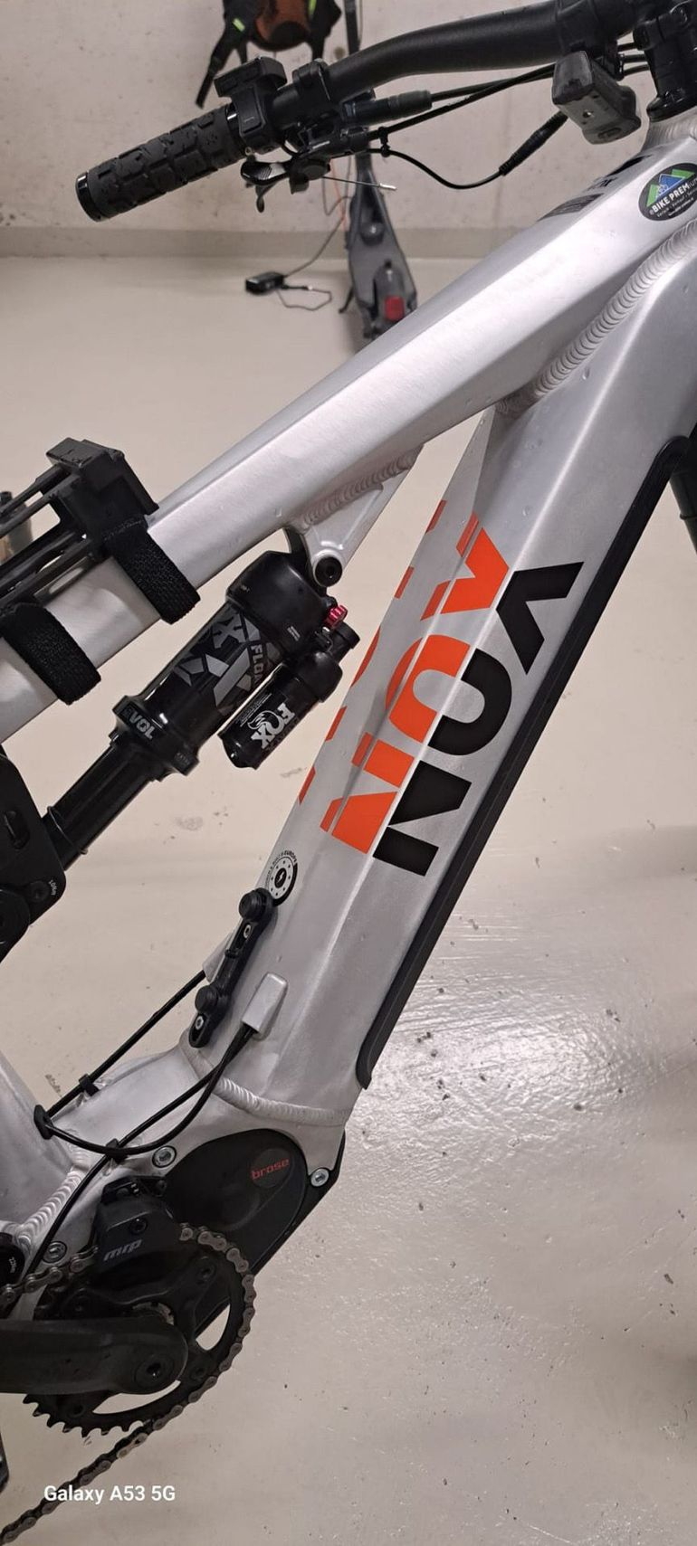 Used Nox 5.9 All Mountain 2023 Mountainbike, Light Gray — image 6 of 7