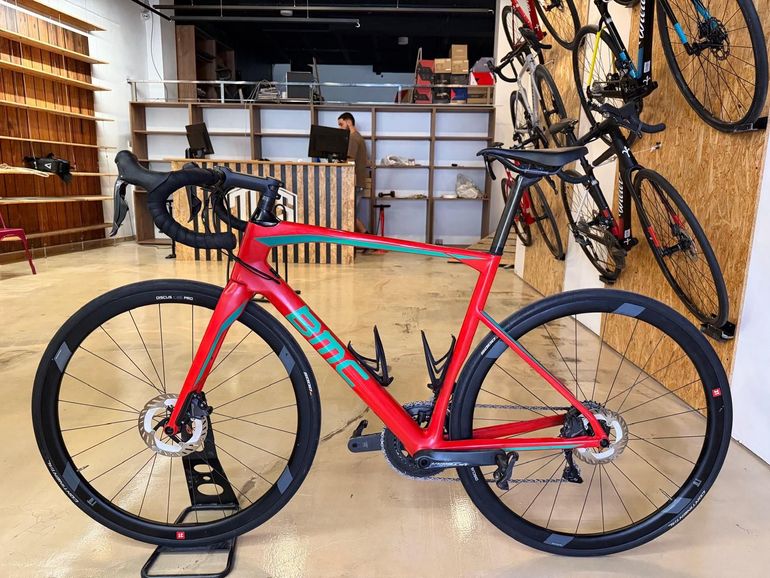 Used BMC Roadmachine 02 ONE 2018 2018 Road & Gravel, Red — image 2 of 14