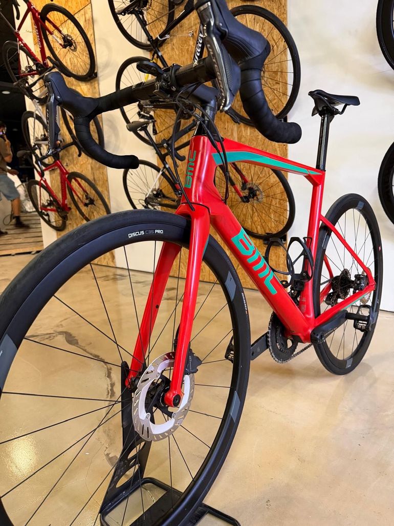 Used BMC Roadmachine 02 ONE 2018 2018 Road & Gravel, Red — image 10 of 14