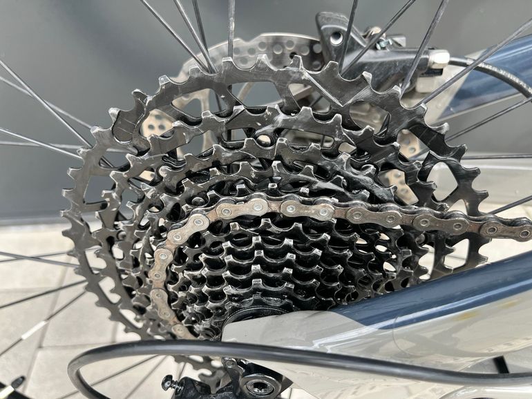 Cannondale Habit 4 2021 2021 Mountainbike usato, Grigio chiaro — immagine 6 di 14