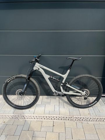 Cannondale Habit 4 2021 2021 Mountainbike usato, Grigio chiaro — immagine 2 di 14