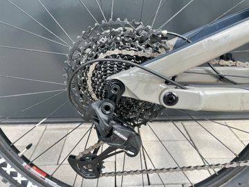 Cannondale Habit 4 2021 2021 Mountainbike usato, Grigio chiaro — immagine 7 di 14