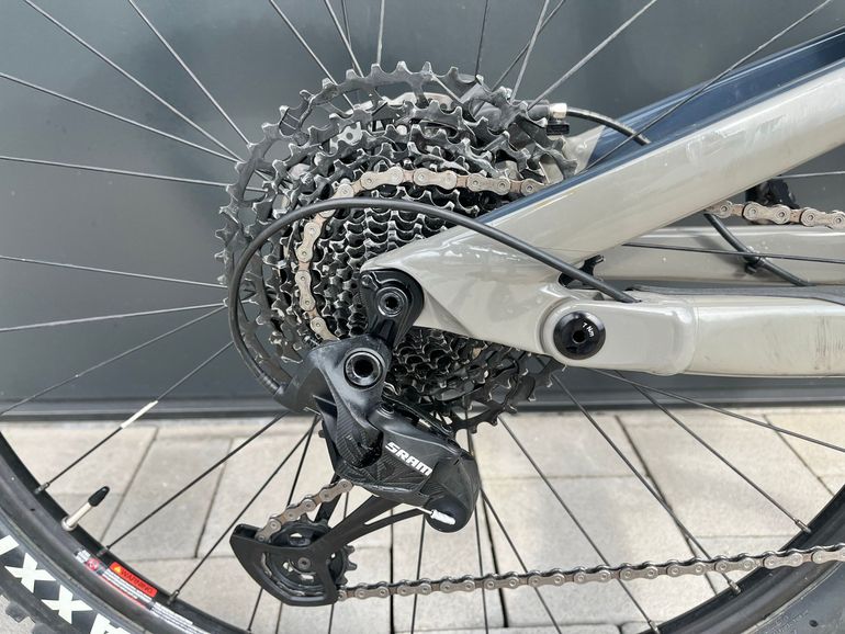 Cannondale Habit 4 2021 2021 Mountainbike usato, Grigio chiaro — immagine 7 di 14