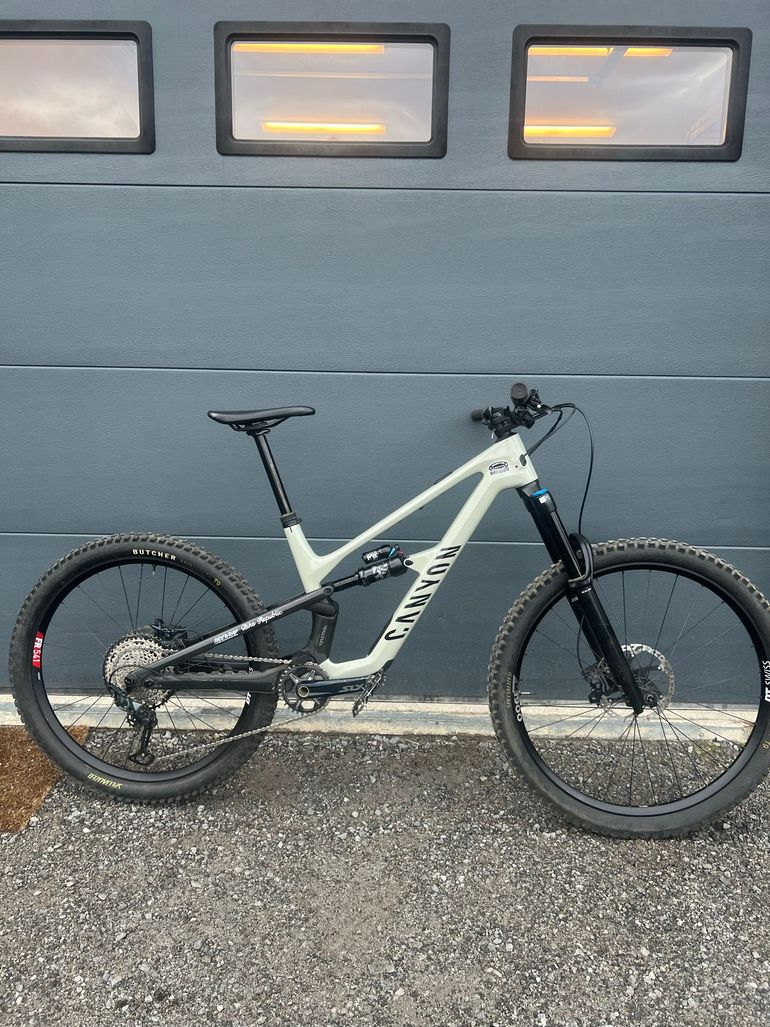 Gebrauchtes Canyon Spectral CF 7 2024 2024 Mountainbike, Hellgrau, 29, 27.5 — Bild 2 von 8
