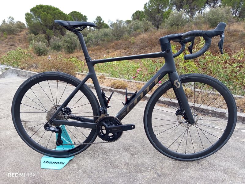 Použité Scott Addict RC 15 2024 2024 Road & Gravel