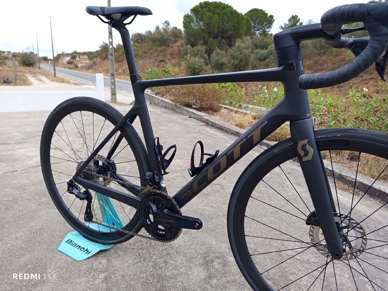 Scott Addict RC 15 2024 2024 Road & Gravel usato, Grigio chiaro — immagine 9 di 10