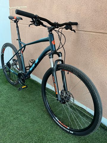 Used GT Aggressor Expert 2022 2022 Mountainbike, Blue, 27.5, 29 — image 2 of 11