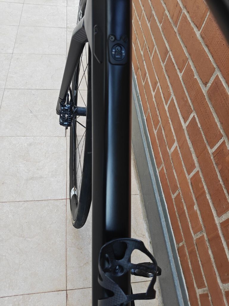 Used BMC Roadmachine 01 FOUR 2019 2019 Road & Gravel, Black — image 5 of 6