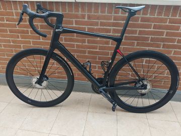 Used BMC Roadmachine 01 FOUR 2019 2019 Road & Gravel, Black — image 2 of 6