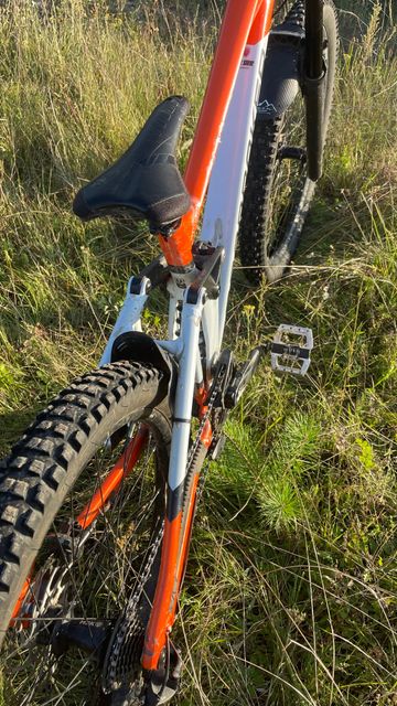 Used Mondraker SUMMUM 2023 2023 Mountainbike, Red, 29 — image 8 of 10