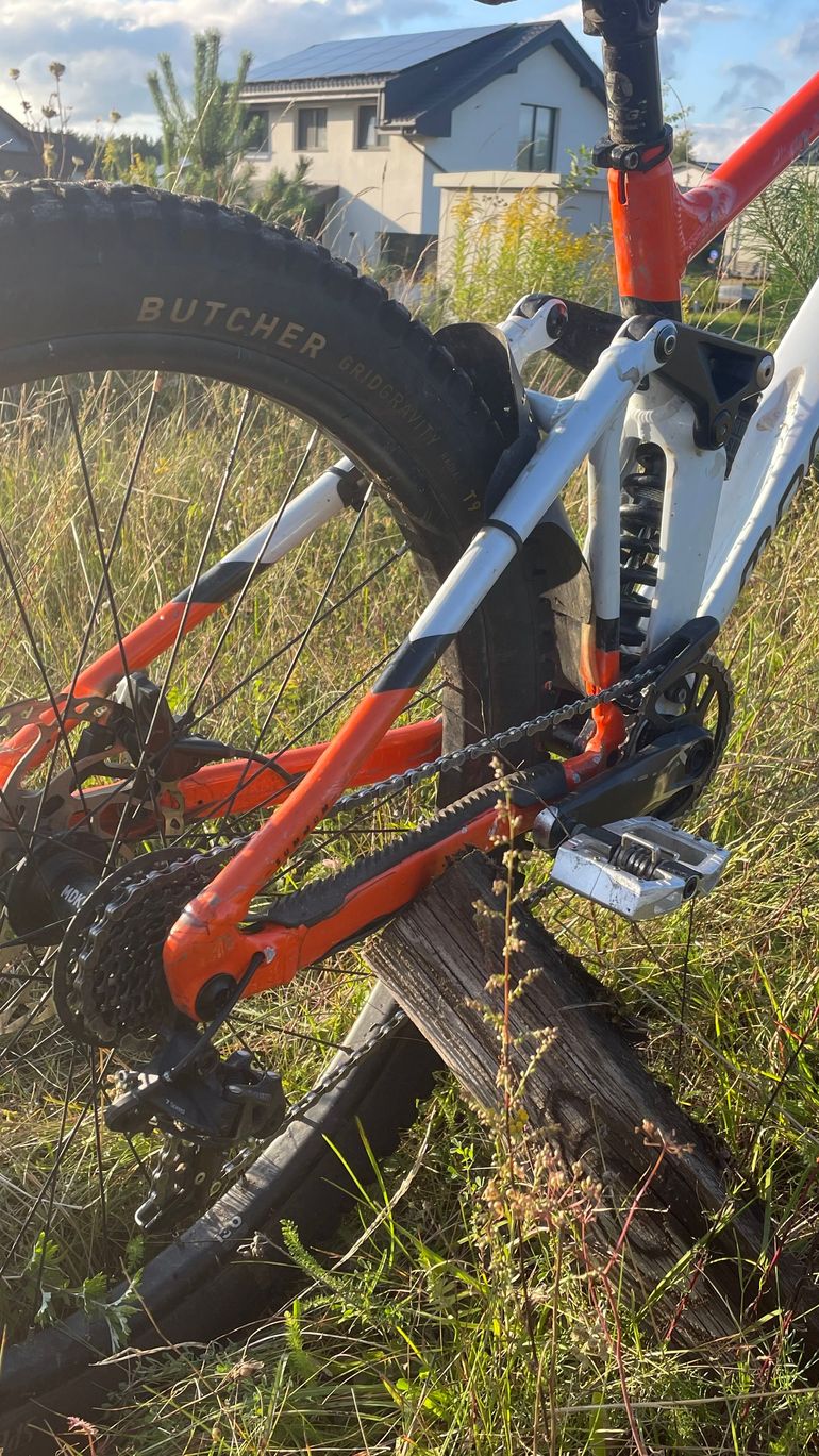 Used Mondraker SUMMUM 2023 2023 Mountainbike, Red, 29 — image 10 of 10