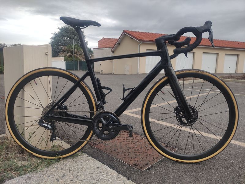 Scott Addict RC 15 carbon 2021 2021 Road & Gravel usato