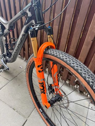 Gebrauchtes Orbea OIZ M30 2022 2022 Mountainbike, Hellgrau, 29 — Bild 5 von 5