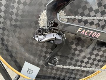 Used Factor Hanzo Shimano Ultegra Di2 2026 Road & Gravel, Black — image 9 of 10