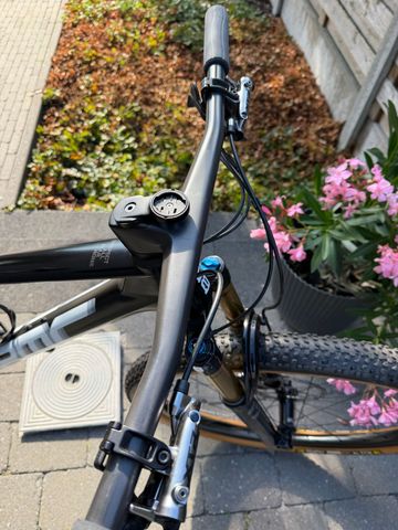 Used BMC Fourstroke 01 TEAM 2023 2023 Mountainbike, Black, 29 — image 4 of 10