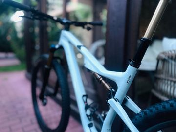 Used Lapierre XRM SRAM GX Eagle AXS 2025 Mountainbike, Light Gray — image 9 of 10