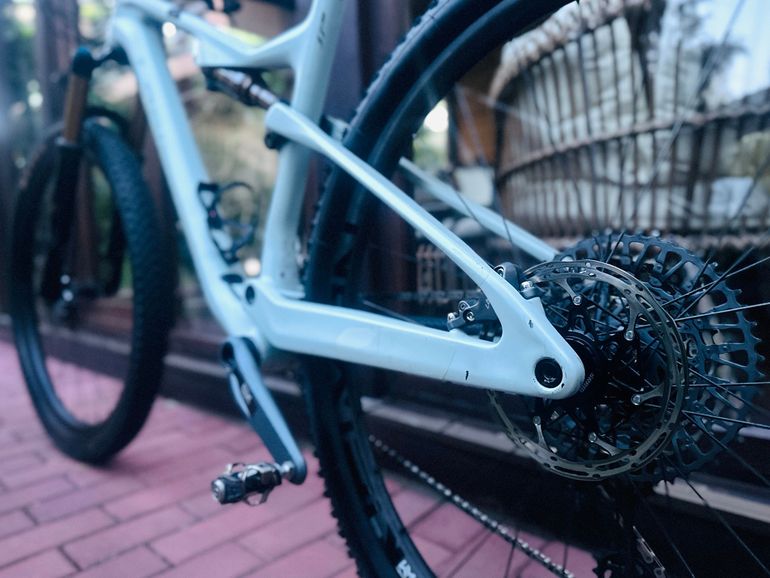 Used Lapierre XRM SRAM GX Eagle AXS 2025 Mountainbike, Light Gray — image 8 of 10