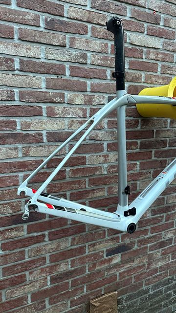Used Trek Domane 6.9 Compact 2014 Frameset 2014 Road & Gravel, White — image 2 of 18